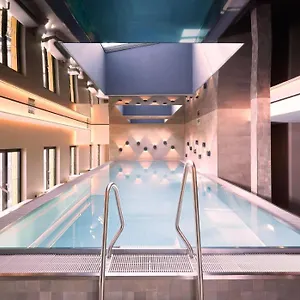 4* شقة فندقية Adina
